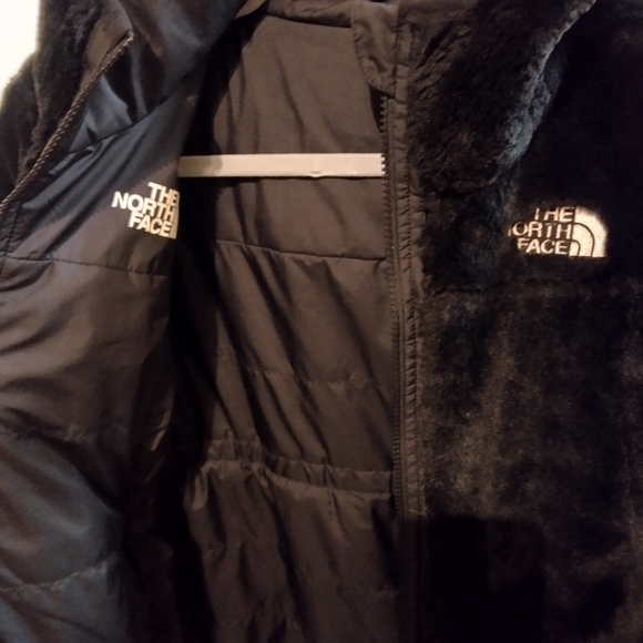 The North Face Women's Black Hooded Puffer Jacket - Picture 5 of 8